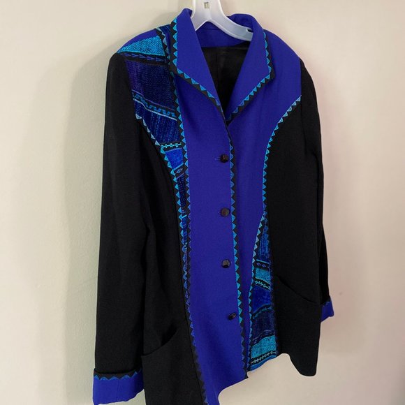 SARMITE:WEARABLE ART Statement Outerwear - Picture 3 of 13